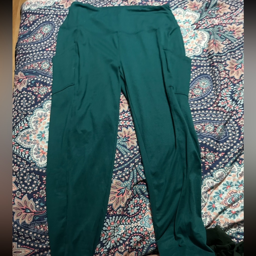 Green Butterysoft leggings with pockets